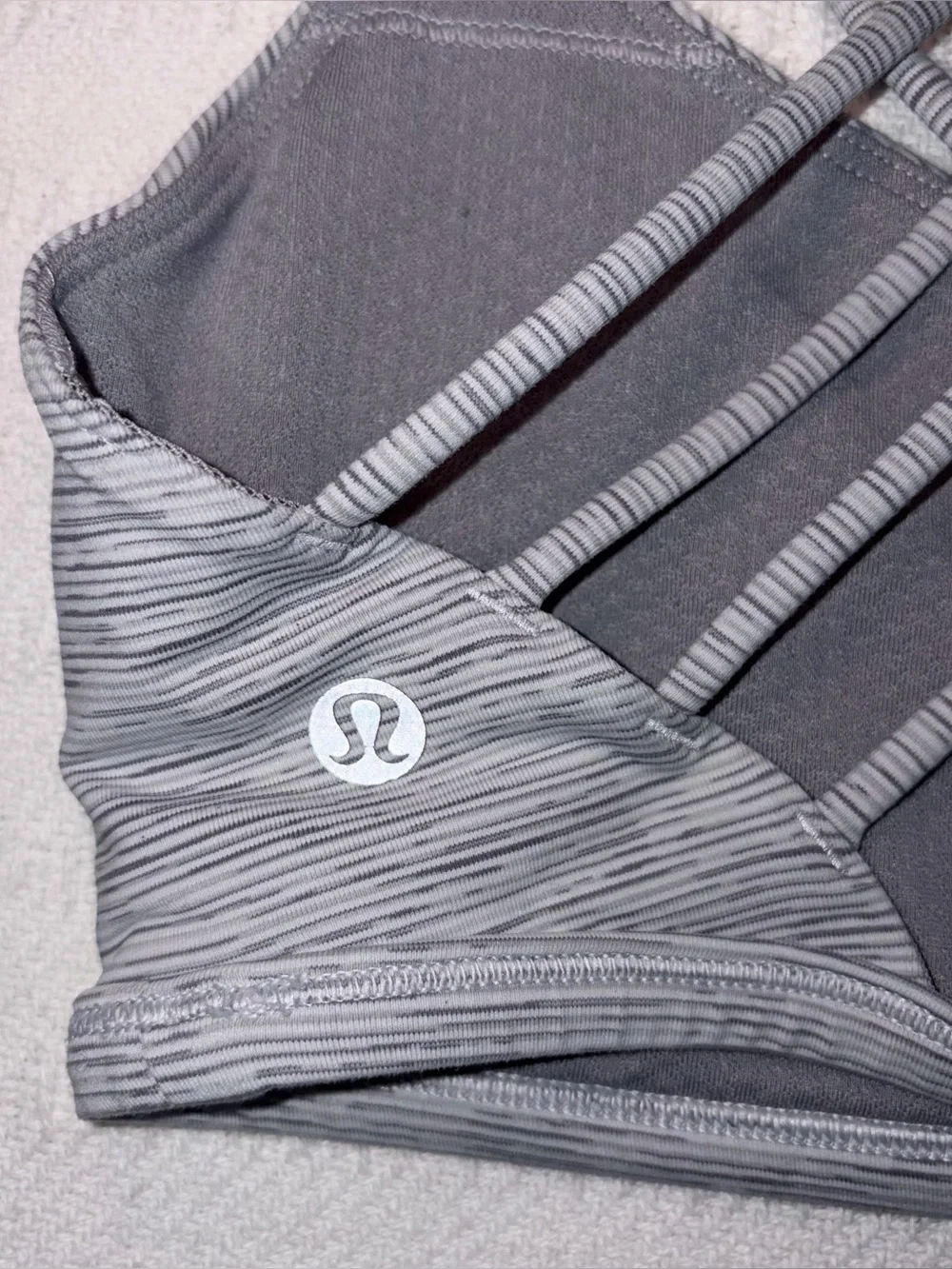 Lululemon Free To Be Sports Bra Womens Size 6 Yoga Athleisure Workout Gym